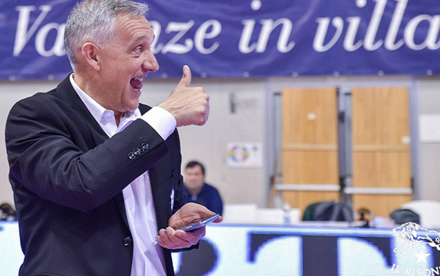 voleybol-yigmamizin-bas-mesqcisi-istefa-verdi